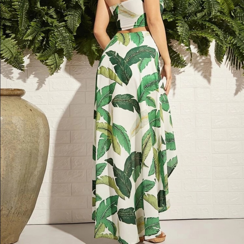 NEW 🌴 Tropical Asymmetrical 2pc Skirt Set. Built in shorts - Picture 2 of 5